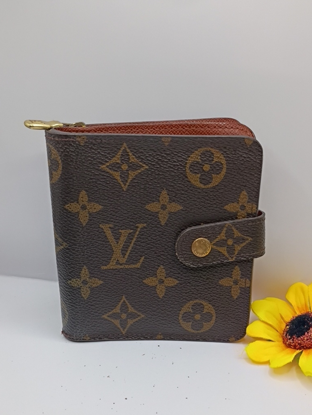 Louis Vuitton Mini Compactable Wallet - Picture 16 of 16